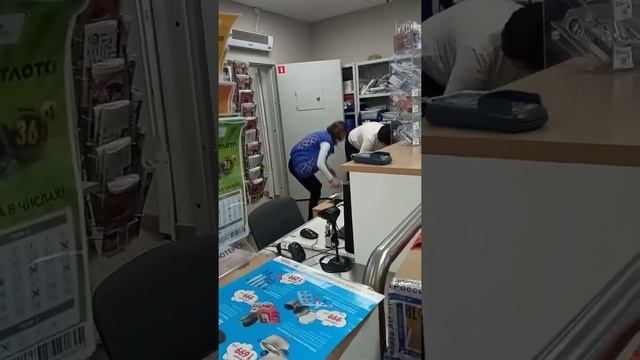 Бардак на почте. смотреть онлайн