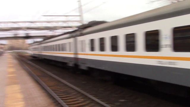 ЭП2Д-0033 и ЭП2Д-0015, платформа Красный Балтиец смотреть онлайн