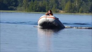 Лодка пвх Dingo 27R под мотором Yamaha 3