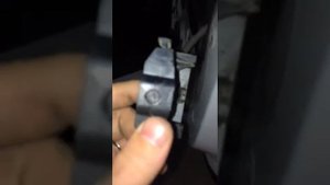 Как снять заднюю ручку на фольксваген амарок