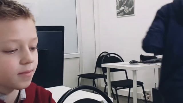 Пранк над другом с разбитым телефоном смотреть онлайн