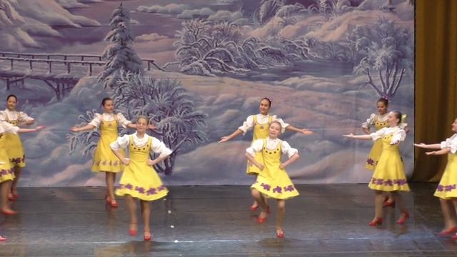 "Плясуньи". Русский народный танец. "Female Folk Dancers". Russian folk dance. смотреть онлайн