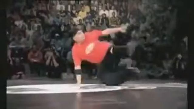 lilou vs. omar - Red Bull BC One 2005 - V. Furacão 2000.mp4 смотреть онлайн