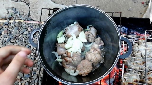 УЗБЕКСКАЯ ШУРПА В КАЗАНЕ НА КОСТРЕ