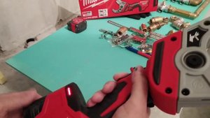 Обзор Аккумуляторного трубореза C12 PPC-0 (РЕХ), Milwaukee