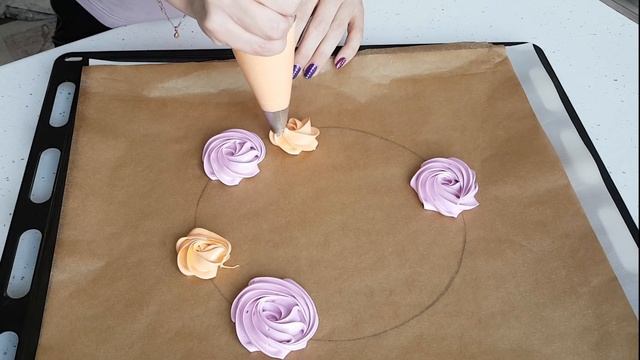 Сладкий венок из безе // Швейцарская меренга рецепт. смотреть онлайн