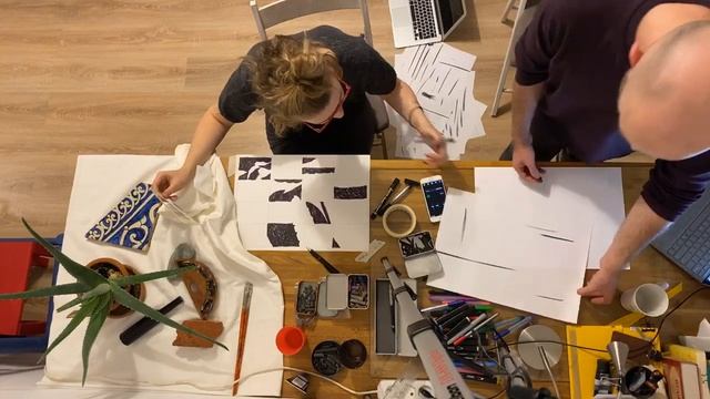 "Летящие" линии и композиция по сетке смотреть онлайн