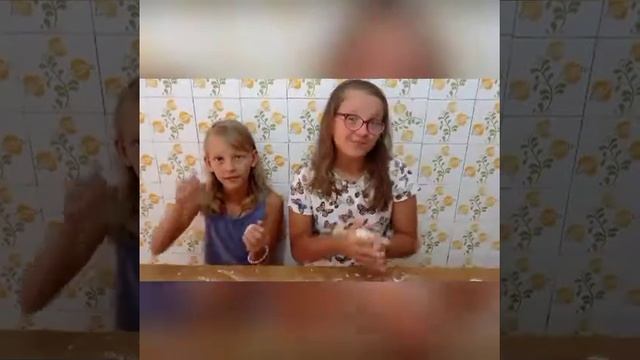 ГОТОВИМ НАЦИОНАЛЬНОЕ БЛЮДО МОЛДАВИИ / СЕСТРИЧКИ М & М смотреть онлайн