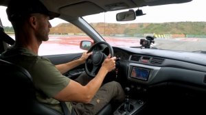 Торможение левой ногой - в жизни и в спорте.