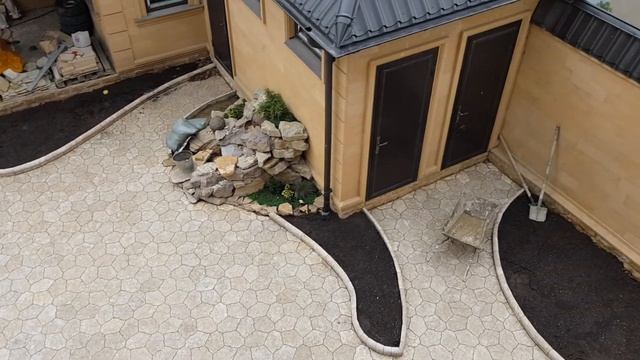 модный дворик из тротуарной плитки "Каменный цветок" и брусчатки "Вавилон" смотреть онлайн
