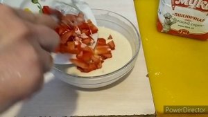 Яичный блин с помидором и сыром