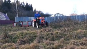 Китайский минитрактор и новый прицеп. Вывозим навоз на поле у деревни