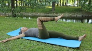 Упражнение для скрутки в поясничном отделе.