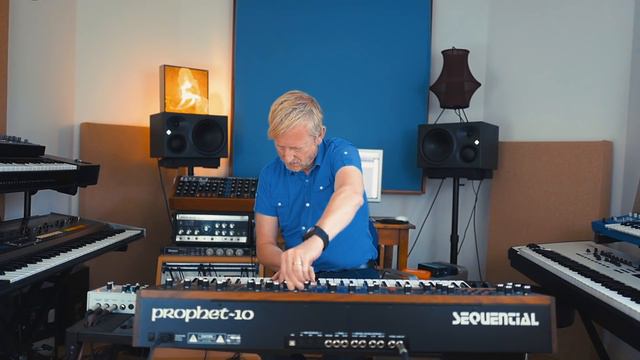 Hologram Microcosm, Keyboard mangler! смотреть онлайн