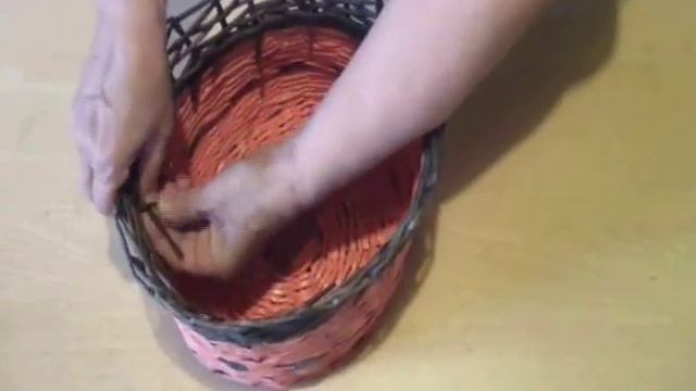 Плетение из бумажных трубочек - завершение края - загибки/Paper Edge Weaving
