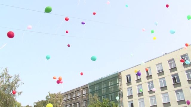 ?На этом видео из Бендерского(Приднестровье) лицея и дети, и шары, и грусть по лету?.