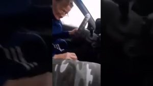 Бабуля сдает на права (надеюсь она и х не получила))