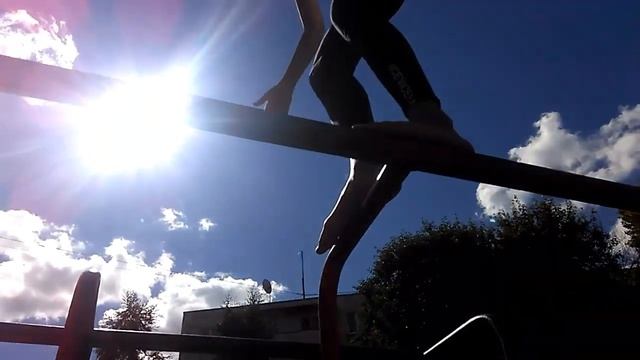 (_Продолжение первой части_) 5 трюков на улице . смотреть онлайн