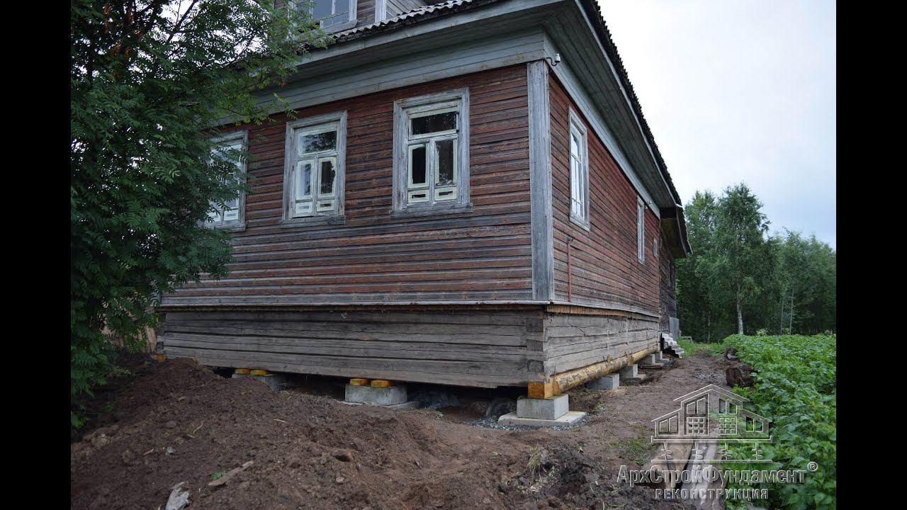 Подъем деревенского дома. Замена венцов.