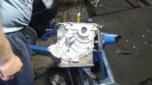 Нива  центровка крышки грм под Сальник коленвала — тефлоновый или PTFE.