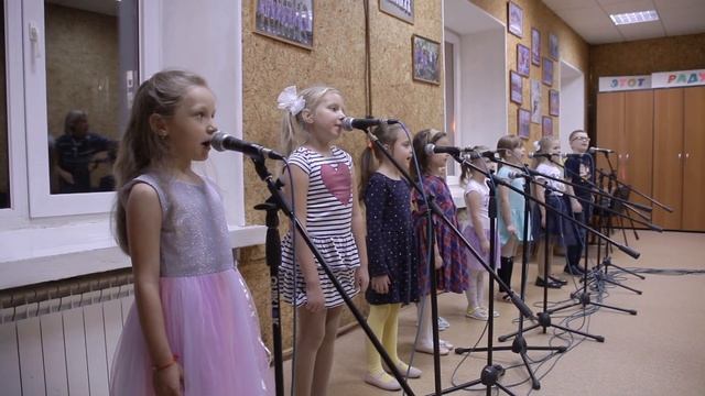 Вокальный ансамбль эстрадной песни Радуга группа Карапузы