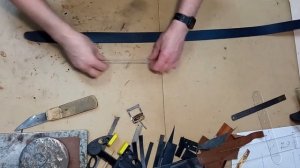 Кожаный  ремень под самозажимную пряжку.