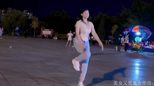 河南美女，充满活力的舞蹈， 完美又优美！ смотреть онлайн