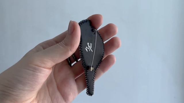 Ручная работа брошь, выполненная в технике гладь «Снегирь». смотреть онлайн