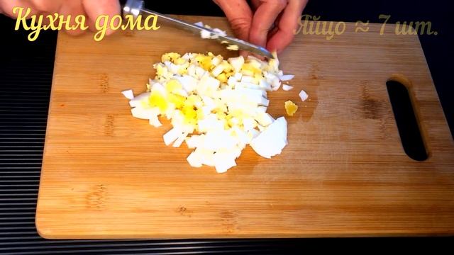 Салат из кальмаров. Салат из кальмаров с яйцом. Салат из кальмаров рецепт. Салат с кальмарами рецеп