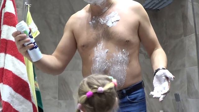 ЧЕЛЛЕНДЖ ПОБРИТЬ ПАПУ?ЧТО ДЕЛАТЬ ЕСЛИ ПОРЕЗАЛА ГОЛОВУ?СОБАКА ДОКТОР ЛЕЧИТ РАНУ смотреть онлайн