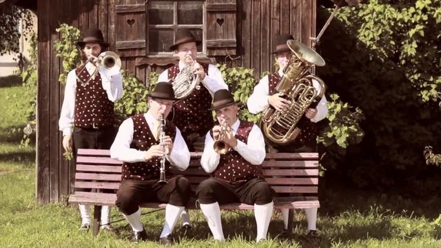 Eppizentrum - Itzel [Official Music Video] смотреть онлайн