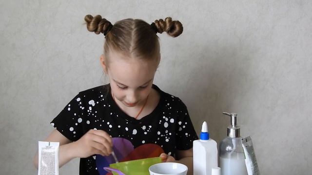 Простой и быстрый способ сделать слайм с блестками - Like Katya смотреть онлайн