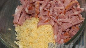 Картофельная запеканка с колбасой и сыром в духовке