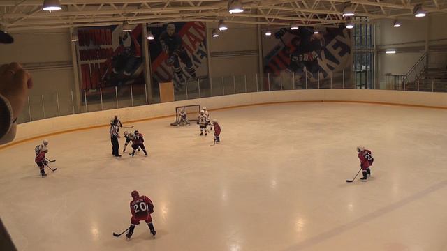 ЦЕНТР - ПИНГВИНЫ 0-2(первые составы/первый период) 17.10.2015 смотреть онлайн