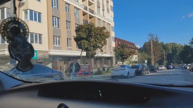 Кишинев 2021, Улица Панфилова угол Белинского возле остановки троллейбуса, (небольшое исправление) смотреть онлайн