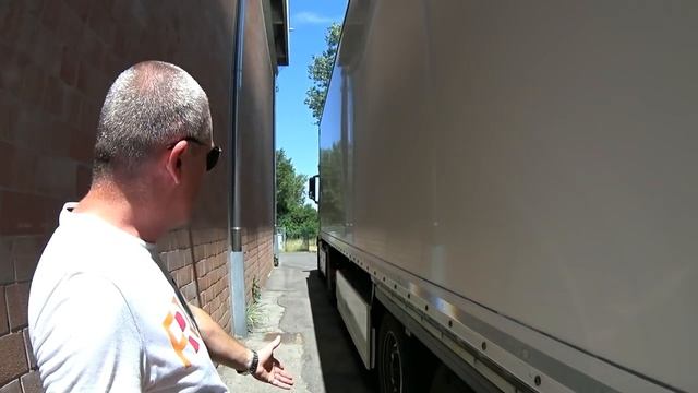 КАК заставить полуприцеп уменьшить срез в повороте! смотреть онлайн