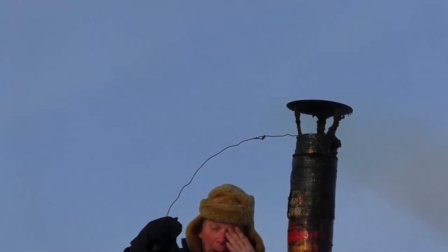 Как почистить трубу дымохода от сажи в печке  дом в деревне