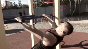 НАКАЧАТЬСЯ НА ТУРНИКАХ. Качаем спину и бицепс без зала