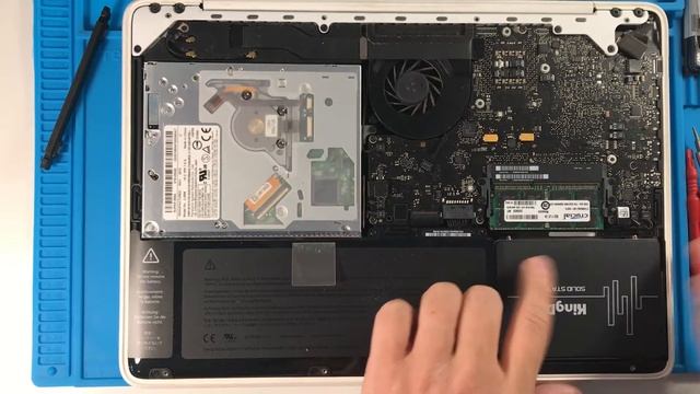 MacBook 2010 13 inch White - 1TB SSD and 16GB RAM Dissasembly, Upgrade and Refurbishment