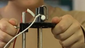 Видеоопыты. Неорганика 49. Испытание веществ на электрическую проводимость