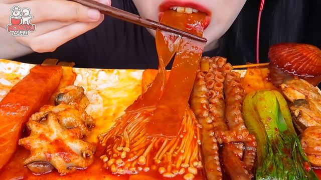 SPICY SEAFOOD BOIL MUKBANG 매운 해물한판 먹방 OCTOPUS, ENOKI MUSHROOM, SALMON, NOODLES COOKING&EATING SOUND