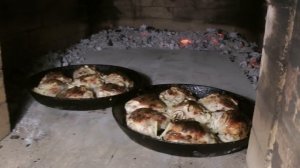 Куриные бёдрышки в русской печке!