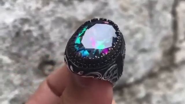 Винтажный перстень из серебра для мужчины с манящим камнем мистическим топазом