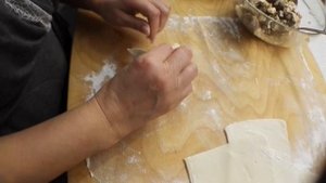 СЛОЙКИ С КУРИЦЕЙ ,ГРИБАМИ И СЫРОМ)))