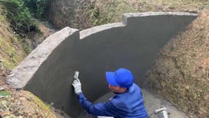 Изогнутая дамба и отводом на генератор электричества