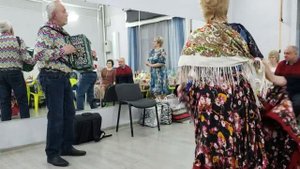 240310 Частушки под Цыганочку на гармони Куплеты Орловские жители танцуют клуб Гармошка танцы г Орел