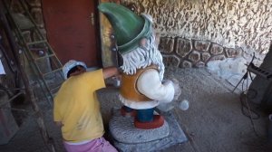 скульптура  гнома  из  цемента  ,  покраска акриловыми  красками, своими  руками   для  дачи