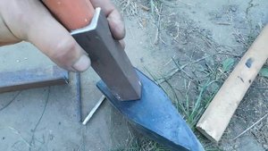 Топор колун. Защита на топорище.