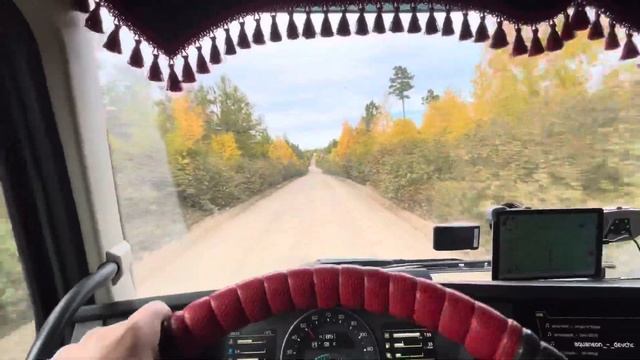 Съезжаем в тайгу. Стремный мост. Выгрузка. Привезли оборудование для очистки воды в деревню. смотреть онлайн