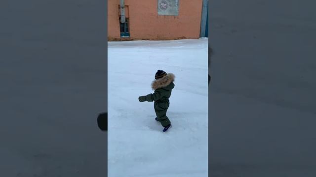 Дети гуляют в Норильске